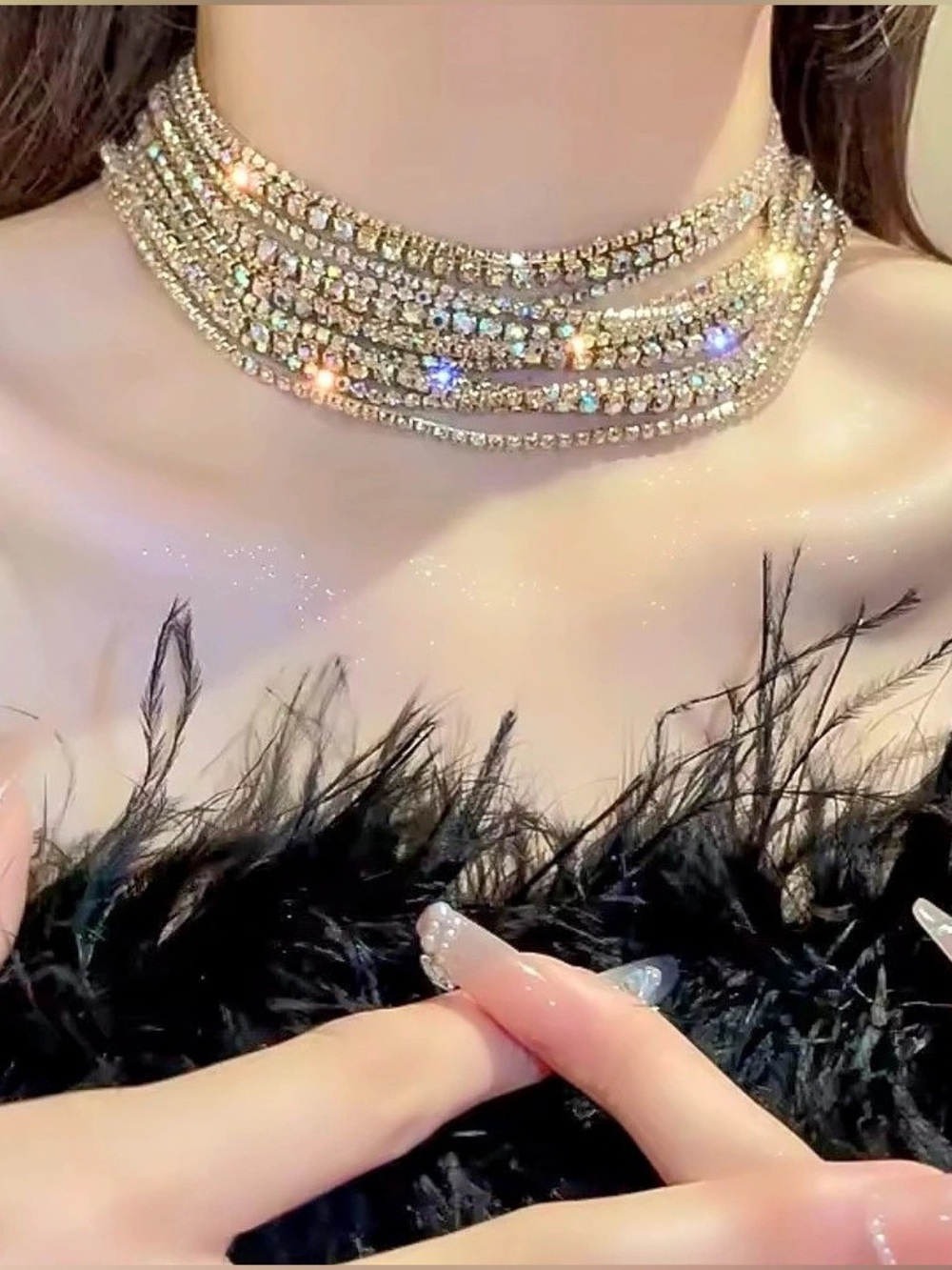 New Rhinestone Collar Necklace in Gold